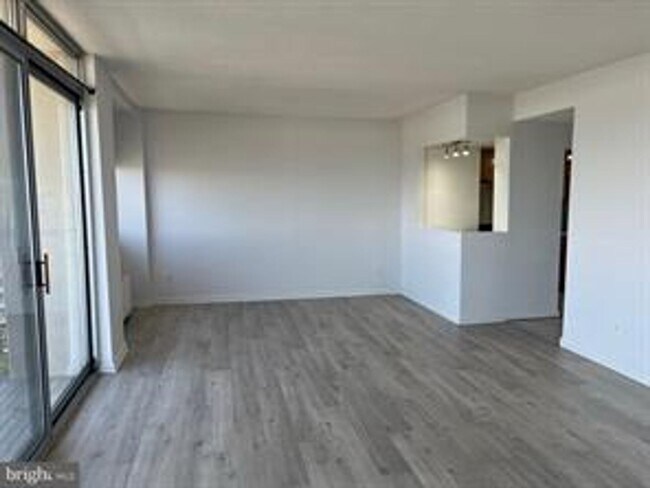 Building Photo - 2059 Huntington Ave