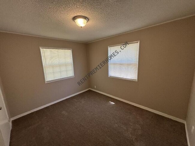 Building Photo - 404 N Scott St