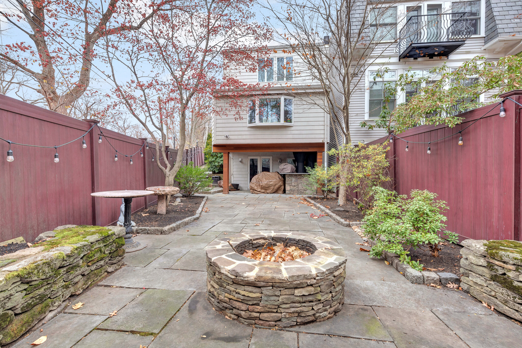 Back yard, covered entertainment area - 3 Carlton St