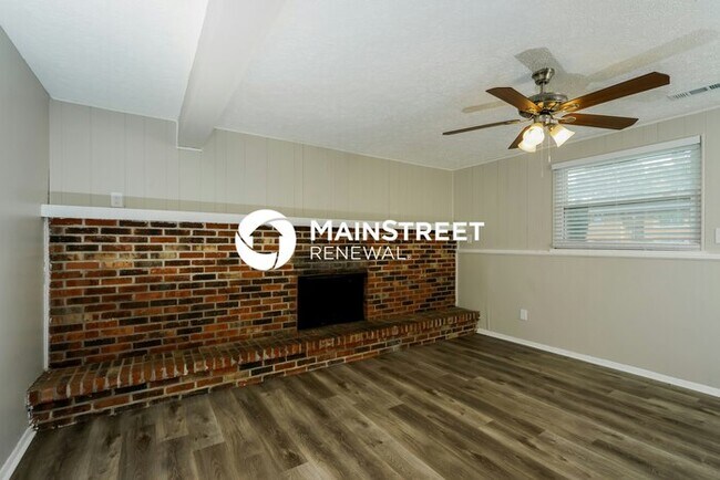 Building Photo - 4 Bedroom Pet-Friendly Home in JEFFERSONVILLE, IN with Main Street Renewal