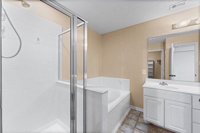 Building Photo - 29639 Turnbury Village Dr
