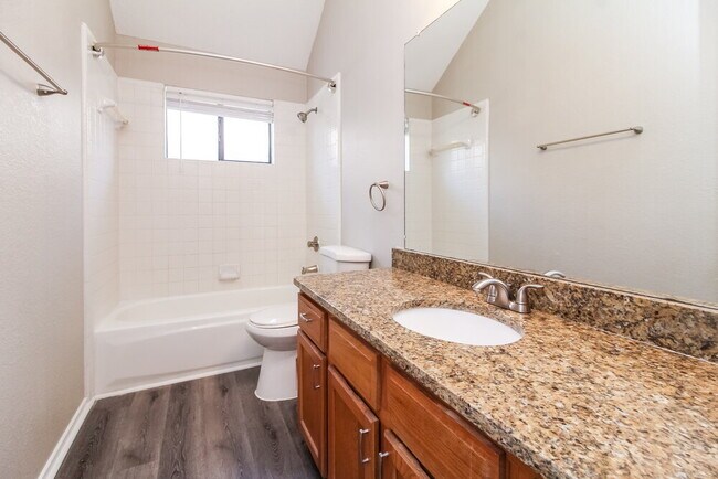 Building Photo - 1109 Buckeye Dr
