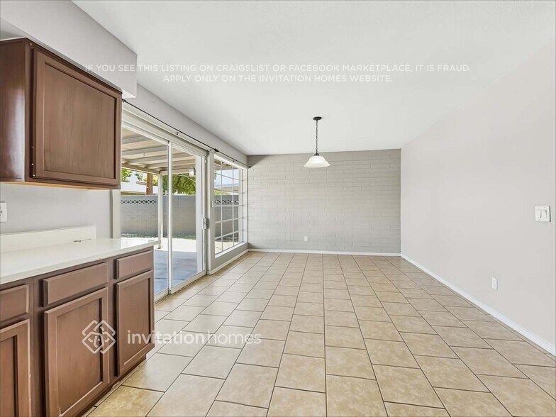 Building Photo - 6440 W Windsor Blvd