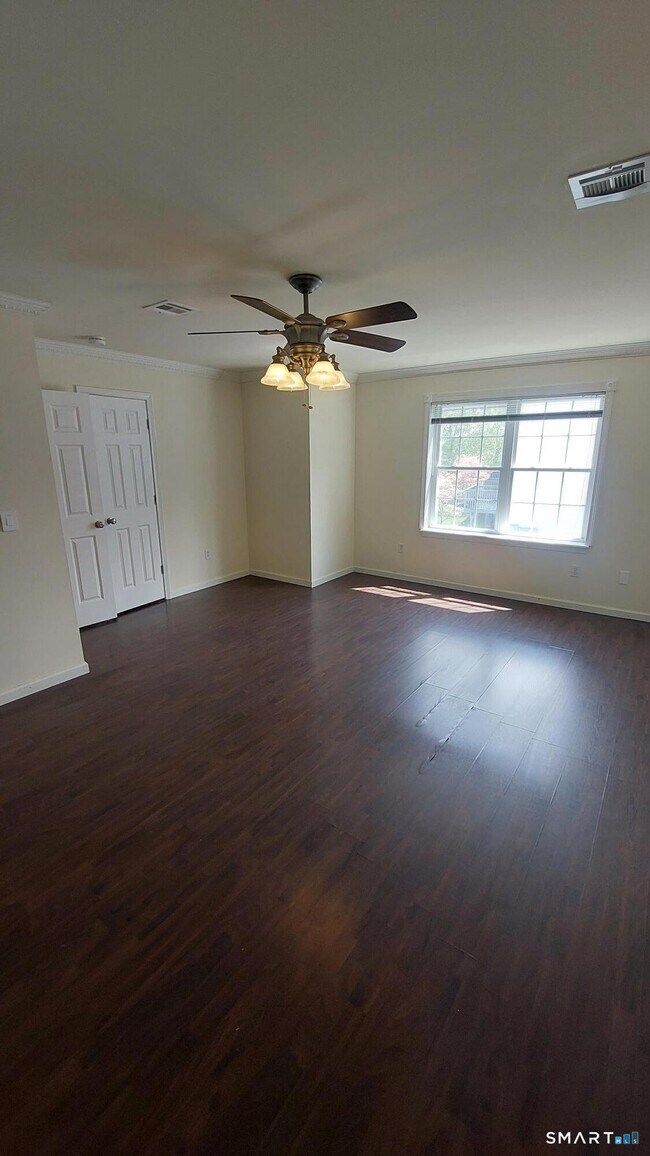 Building Photo - 11 Mannions Ln