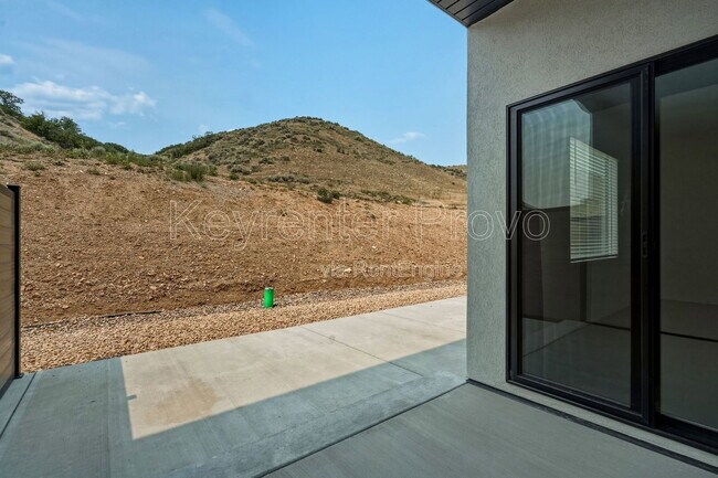 Building Photo - 371 E Levengrove Dr