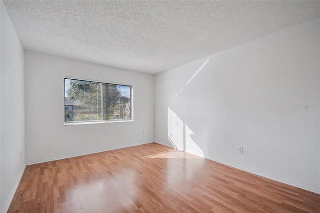 Building Photo - 646 Kenwick Cir