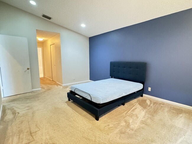 Building Photo - 5413 Rivermill Ln