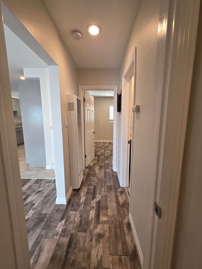 Building Photo - MOVE IN SPECIAL!!! $2,397 FOR FIRST THREE ...