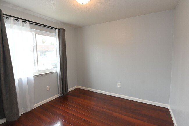 Building Photo - 930 Alexis Ct