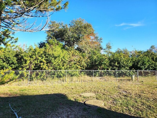 Building Photo - 1708 Springdale Dr