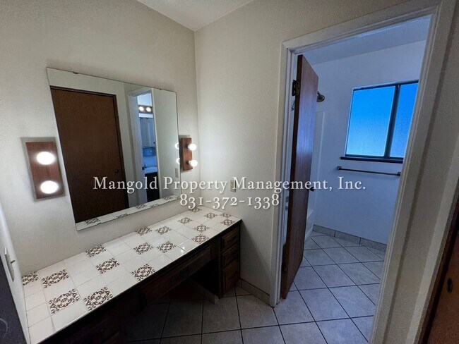 Building Photo - 728oce