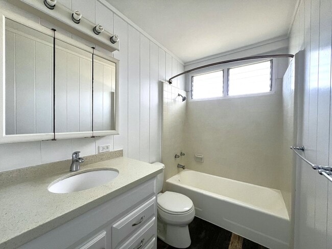Building Photo - Peaceful Manoa - Spacious three bedroom, o...
