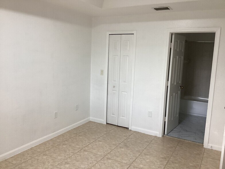 Building Photo - 2736 SE 15th Rd