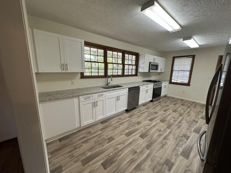 Building Photo - 1930 Hollywood Rd NW