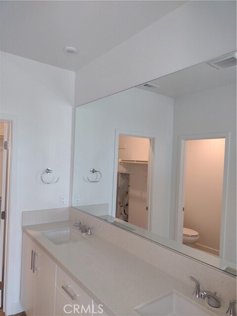 Building Photo - 1715 W Cara Dr