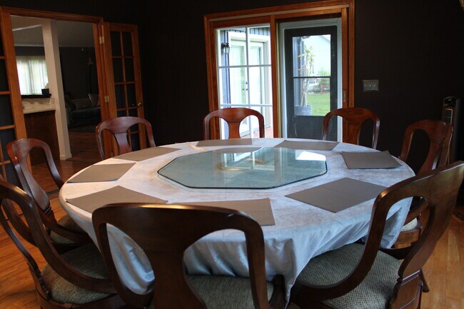 Building Photo - 2115 Pineshore Ct