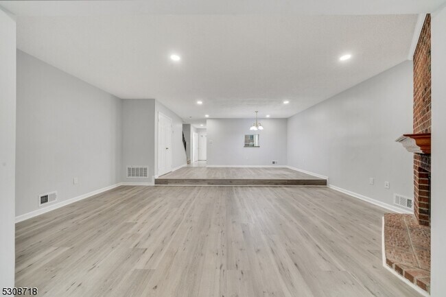 Building Photo - 7 Kirby Ln