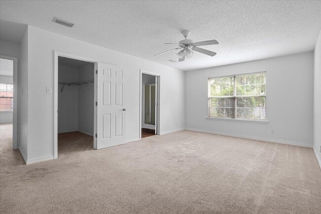 Building Photo - 2659 Rosebud Dr E