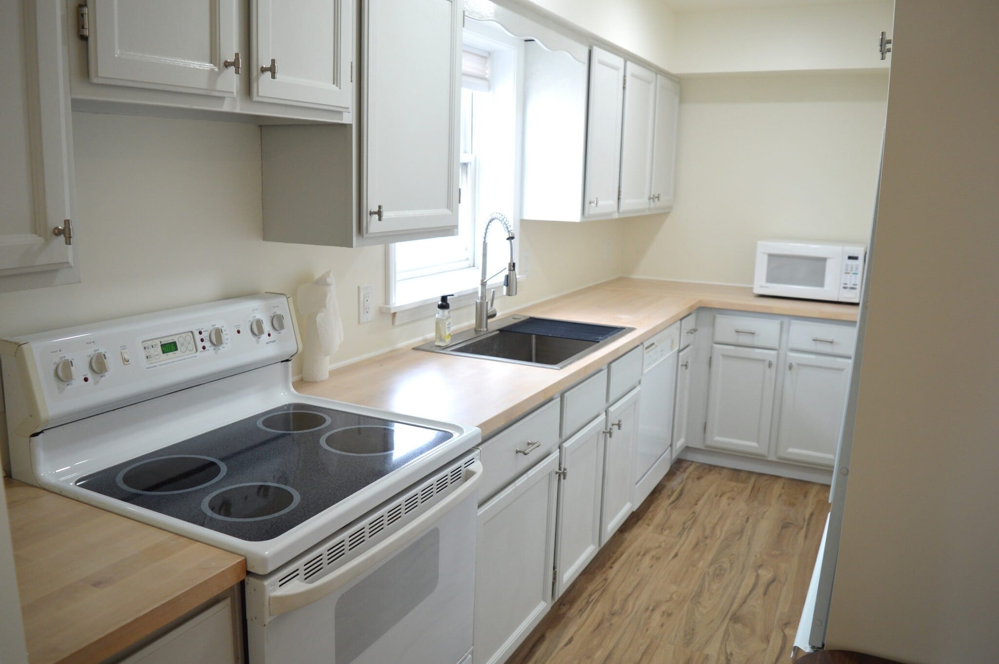 Building Photo - 328 N Allen St