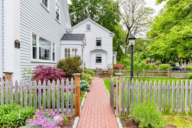 Building Photo - 36 Burroughs St