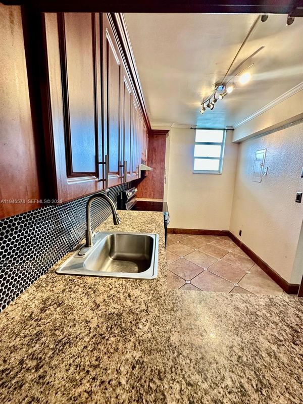 Building Photo - 2903 N Miami Beach Blvd