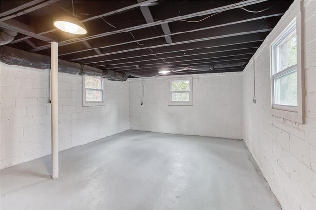 Building Photo - 1349 Lockhaven Cir SW