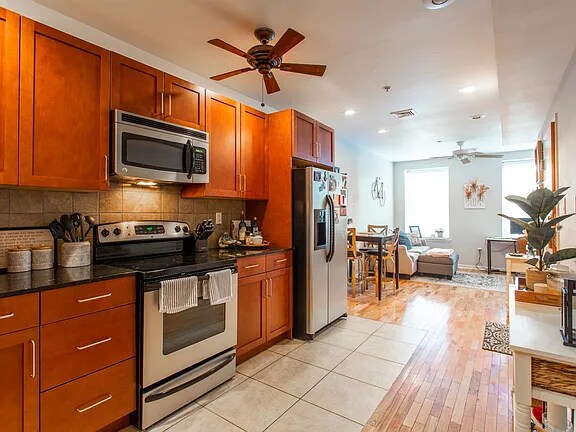 Building Photo - 218 Market St