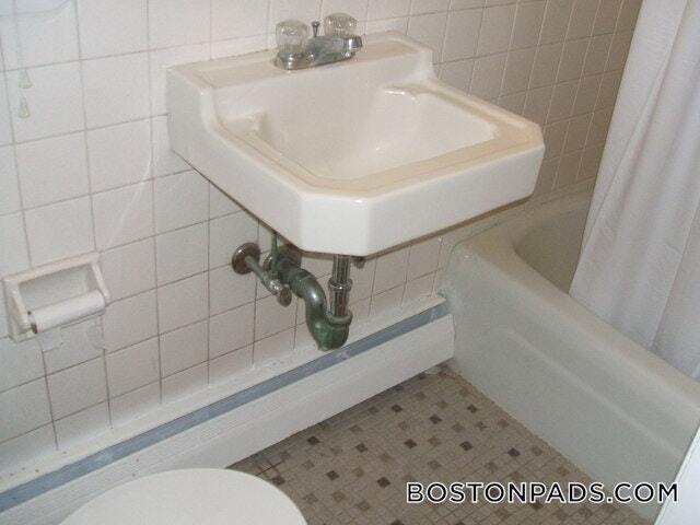 Building Photo - 9 Elmer St