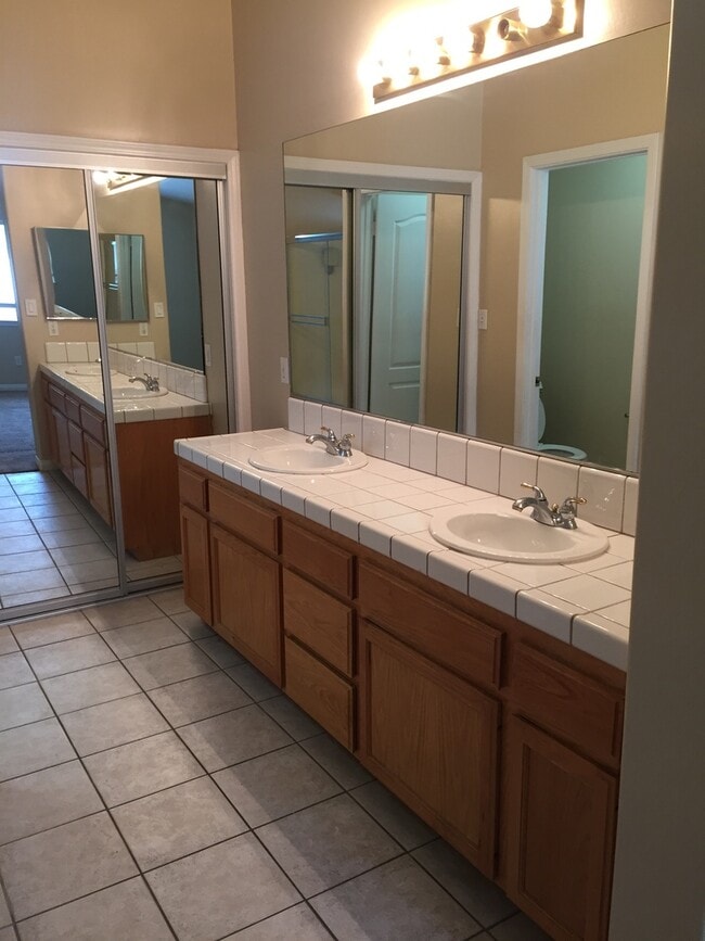 Building Photo - Beautiful Home in Fairway Oaks - Calloway ...