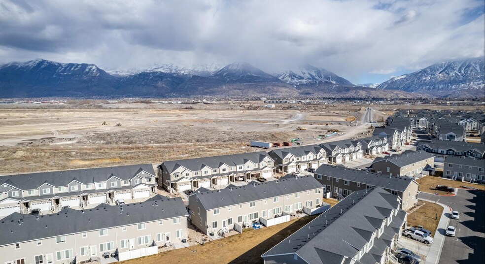 Building Photo - 203 W Silver Springs Dr