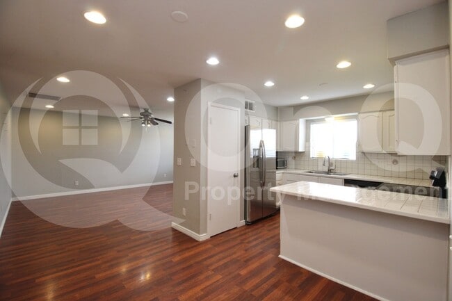 Building Photo - 2522 E Don Carlos Ave