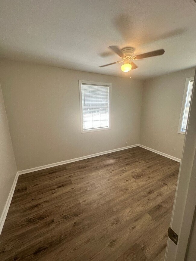 Building Photo - Charming home Close to VSU