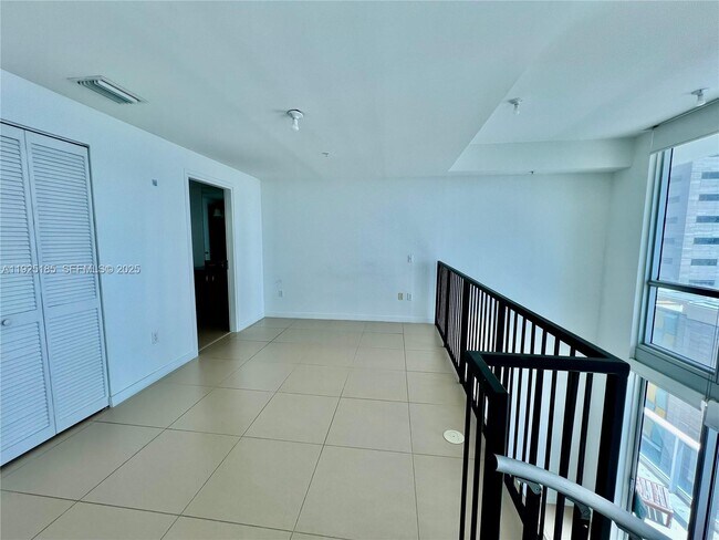 Building Photo - 300 S Biscayne Blvd