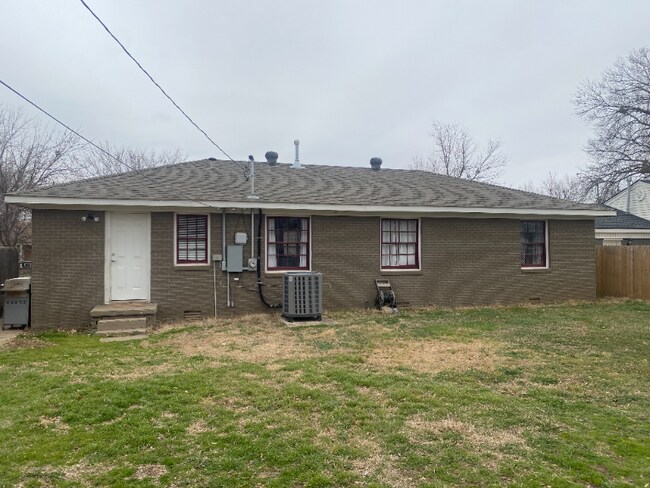 Building Photo - 1026 Idaho St