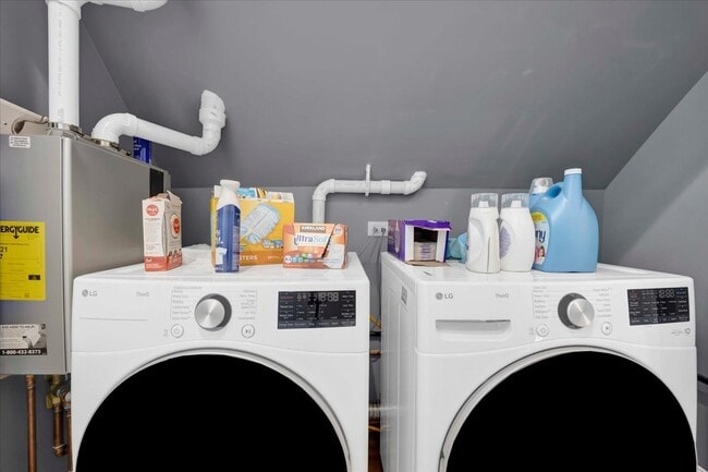 Building Photo - 1728 N Wood St