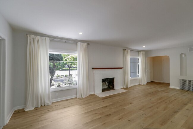 Building Photo - Los Altos 4-Bedroom with Fireplace, EV Hoo...