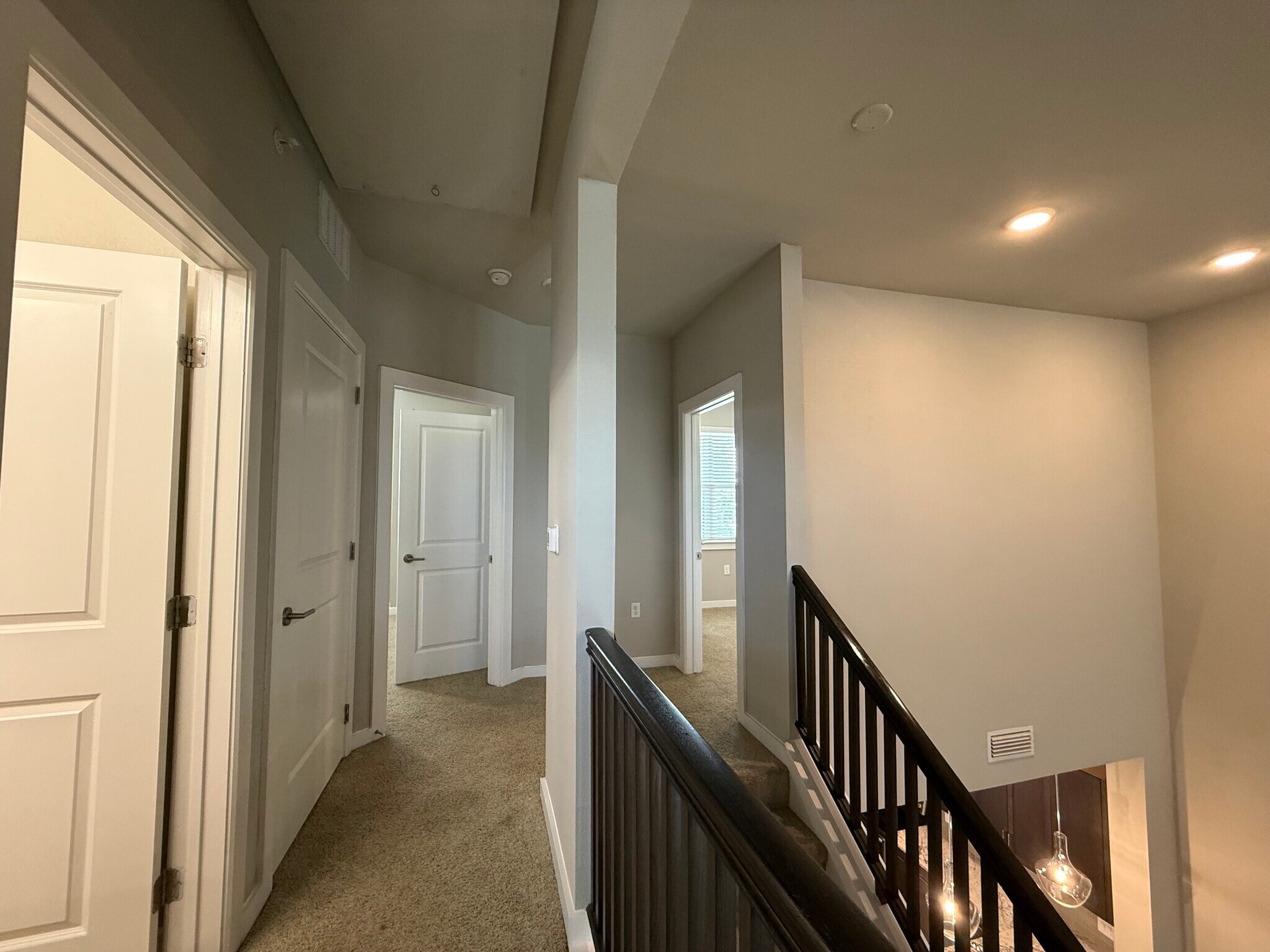 Building Photo - 3144 Gorge Way