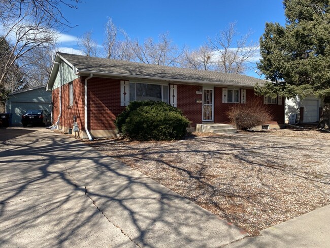 Building Photo - STUDENTS WELCOME! Sprawling Ranch Home w/ ...