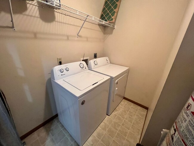 Building Photo - Spacious 4 Bedroom Unit in Central Manhattan!