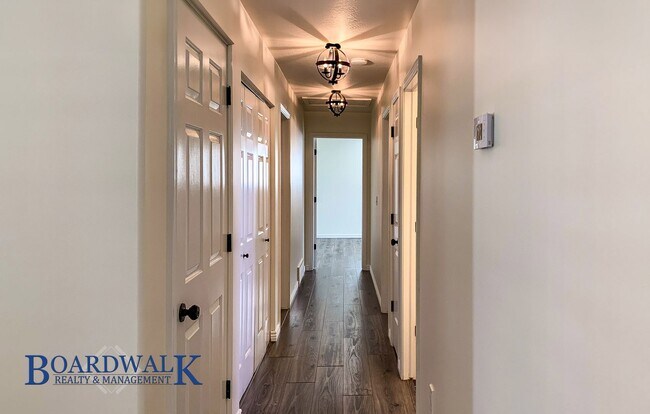 Building Photo - Modern Living Meets Mountain Lifestyle in Sandy