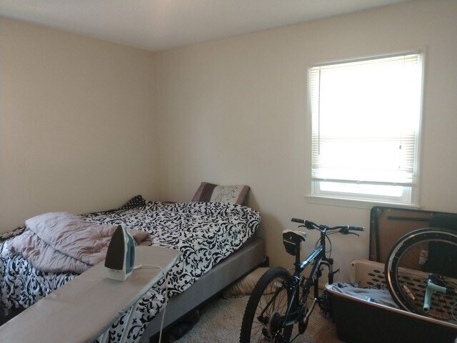 Building Photo - 2 Bedroom Duplex on East Side of MHK!