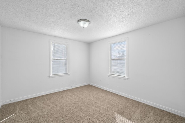Building Photo - 2624 2nd St