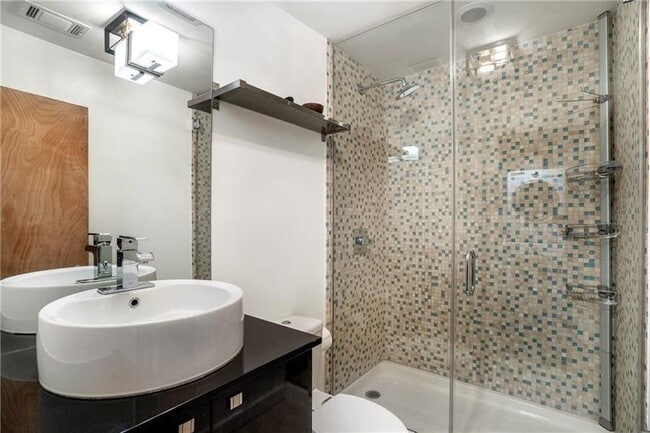 Building Photo - 650 Glen Iris Dr NE