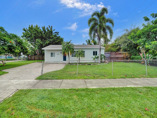 Building Photo - 601 NE 59th Ct
