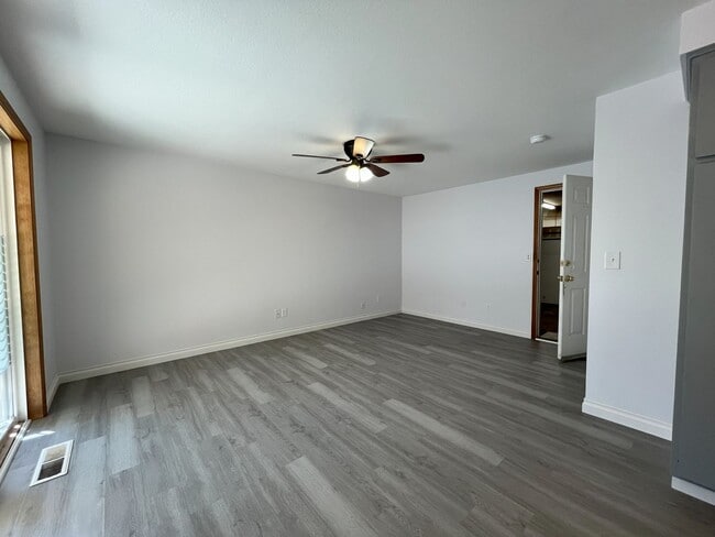 Building Photo - Spacious 4-Bedroom, 2.5-Bathroom Home with...