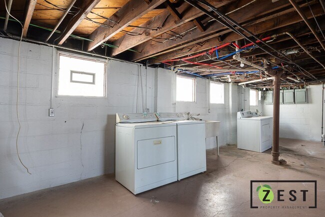 Building Photo - 90 Catherine St