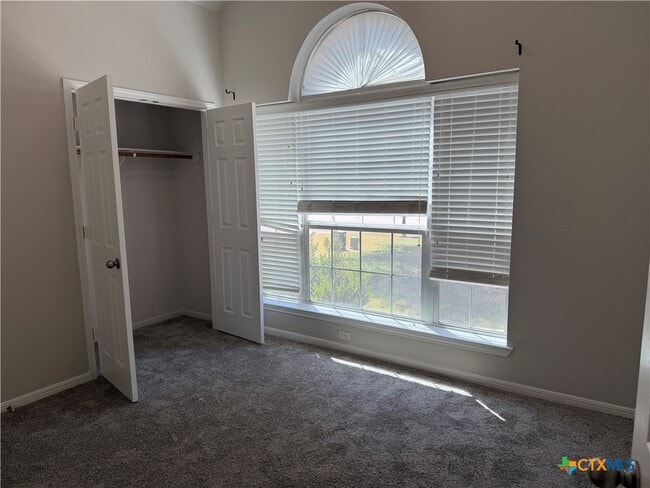 Building Photo - 5811 Alexandria Dr