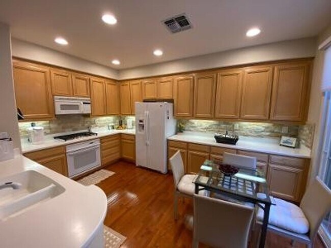 Building Photo - 3 Bed 3.5 Bath + Loft, In Downtown Danville (Stony Brook)