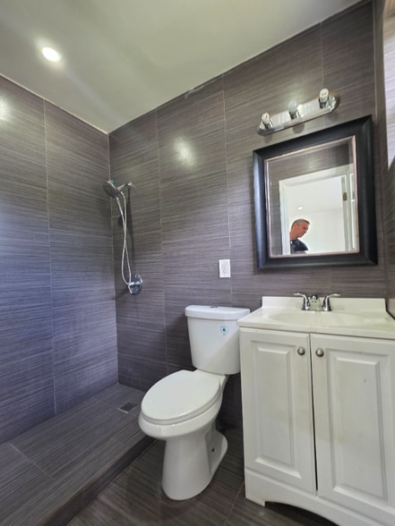 Building Photo - 681 SW 29th Terrace