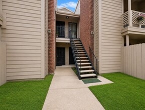 Building Photo - 12500 Sandpiper Dr